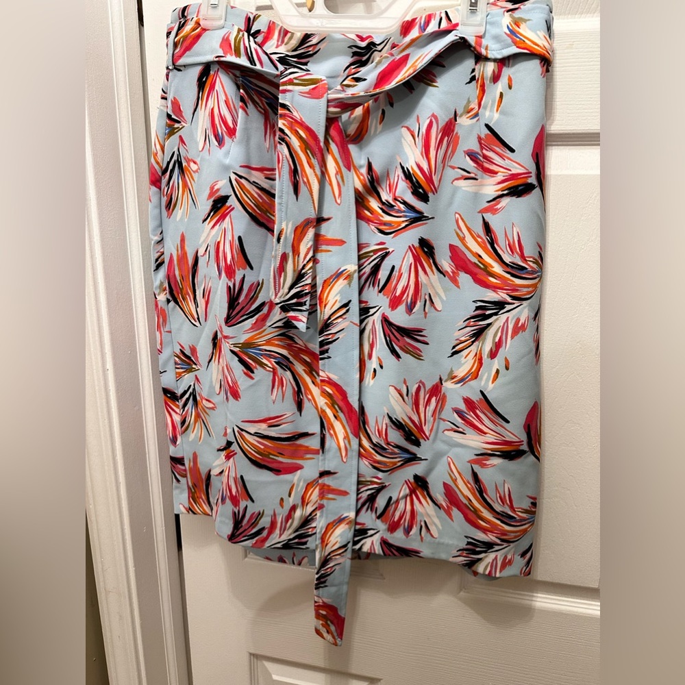 Mid length skirt plus size. In excellent condition. Size 18.